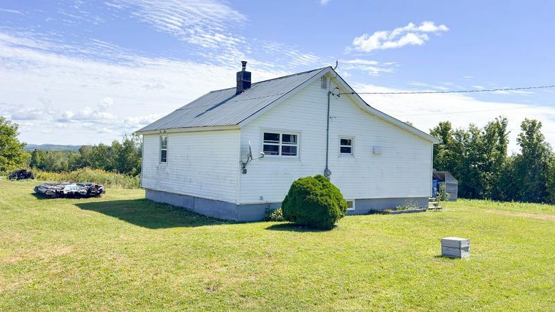 Charming Country Home with Beautiful Views! 2