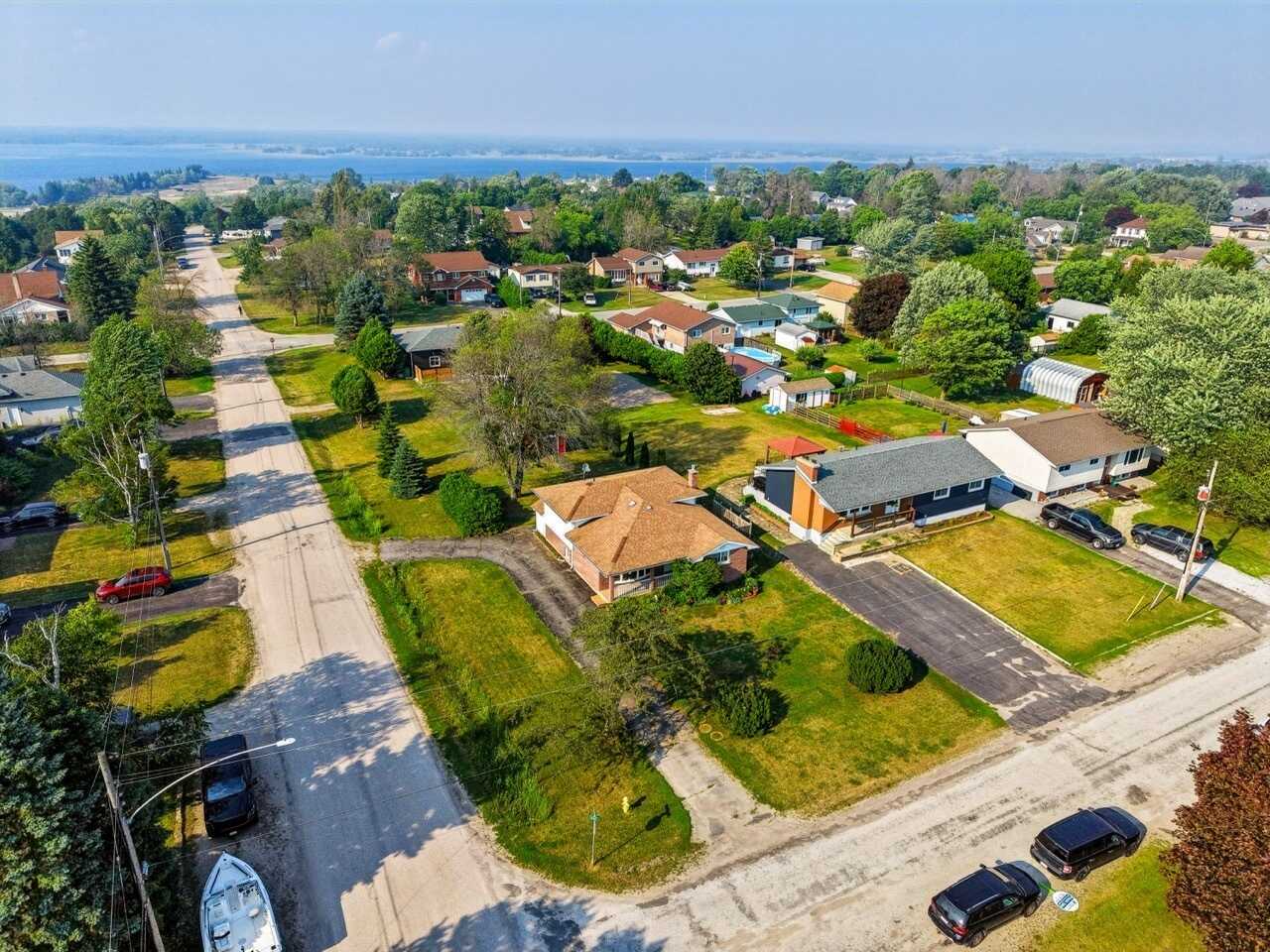 A Rare Opportunity in the Heart of Little Current!! 4