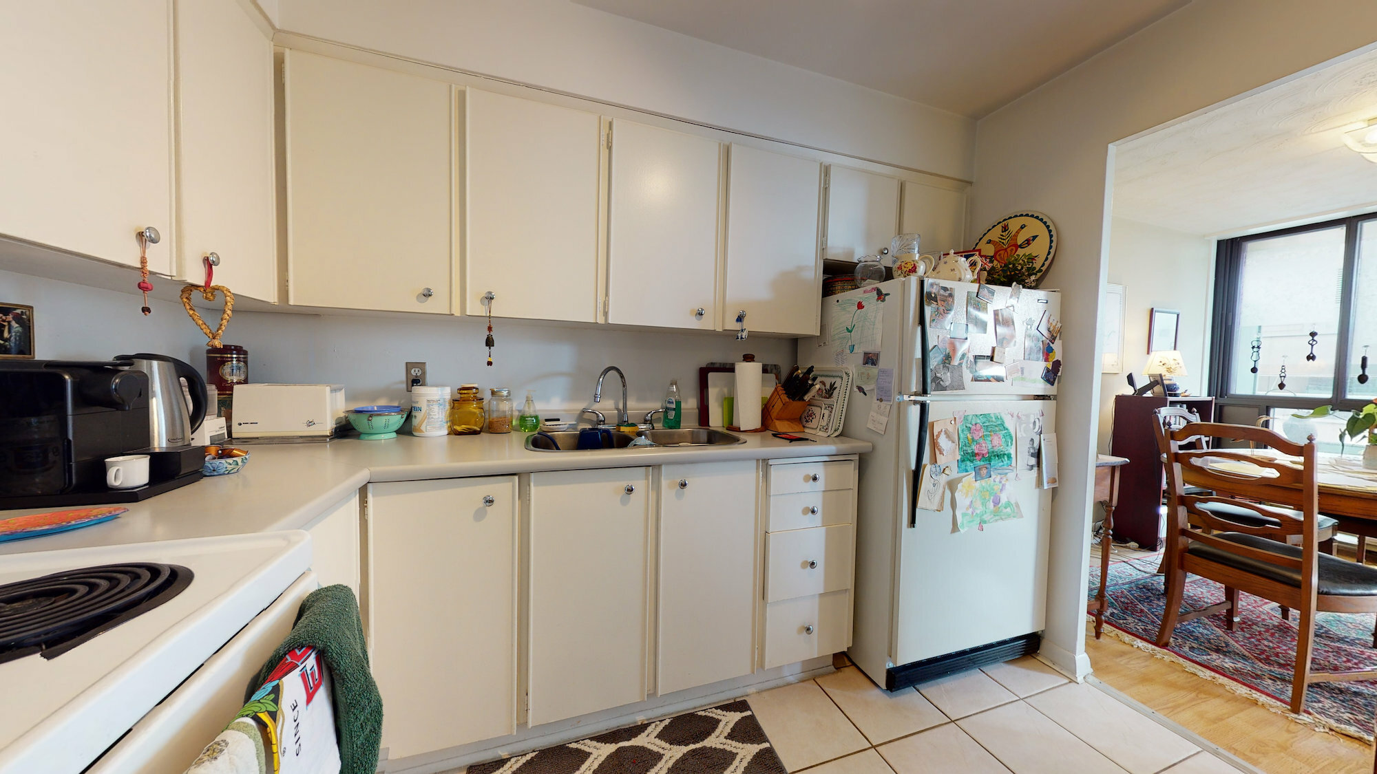 Large one bedroom condominium located in downtown Windsor 4