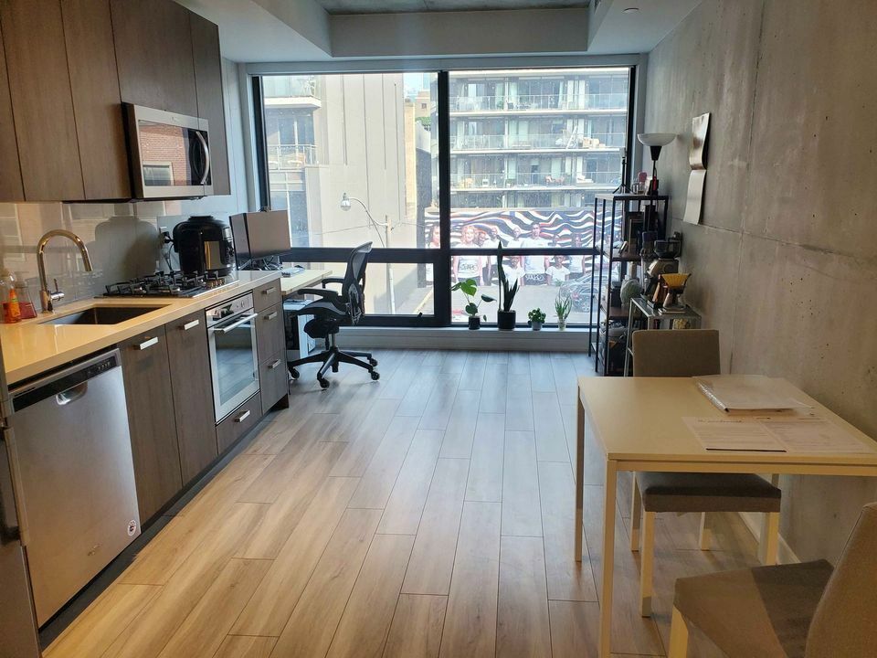 Unique opportunity to own or invest in a Chic Bachelor Unit in the Heart of Downtown Toronto's Fashion District. 2