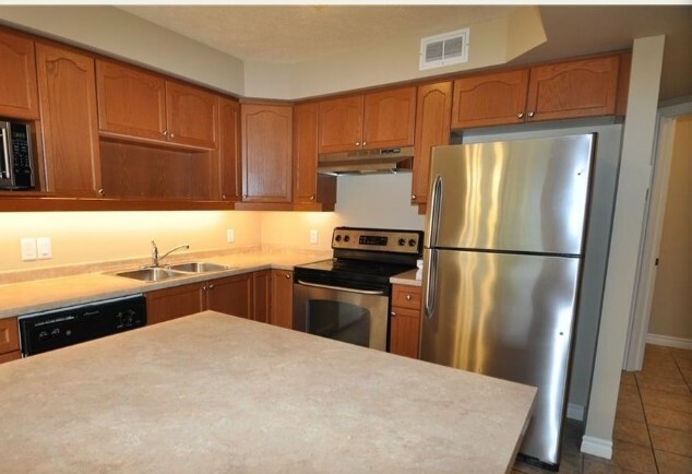 *REDUCED PRICE* Cozy, Spacious Townhouse in a Friendly Community – Move-In Ready! 3