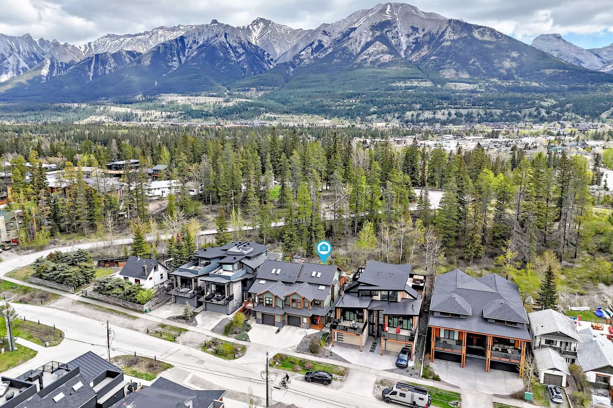 Custom Luxury on Hospital Hill with Soaking Tub, Views & Exceptional Craftsmanship 2