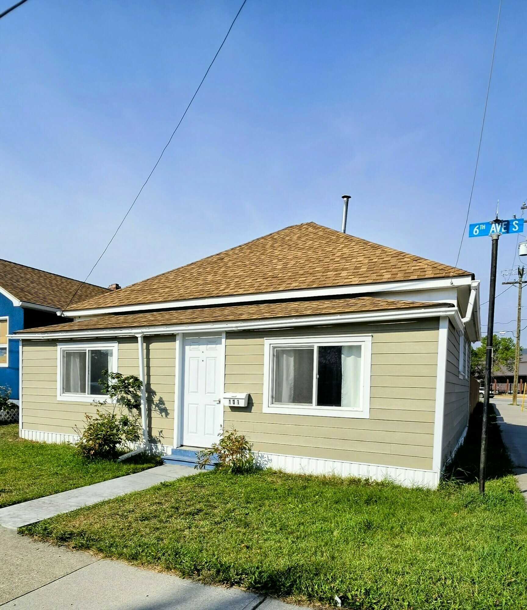 Extensively renovated charming home on a corner lot in Cranbrook 2