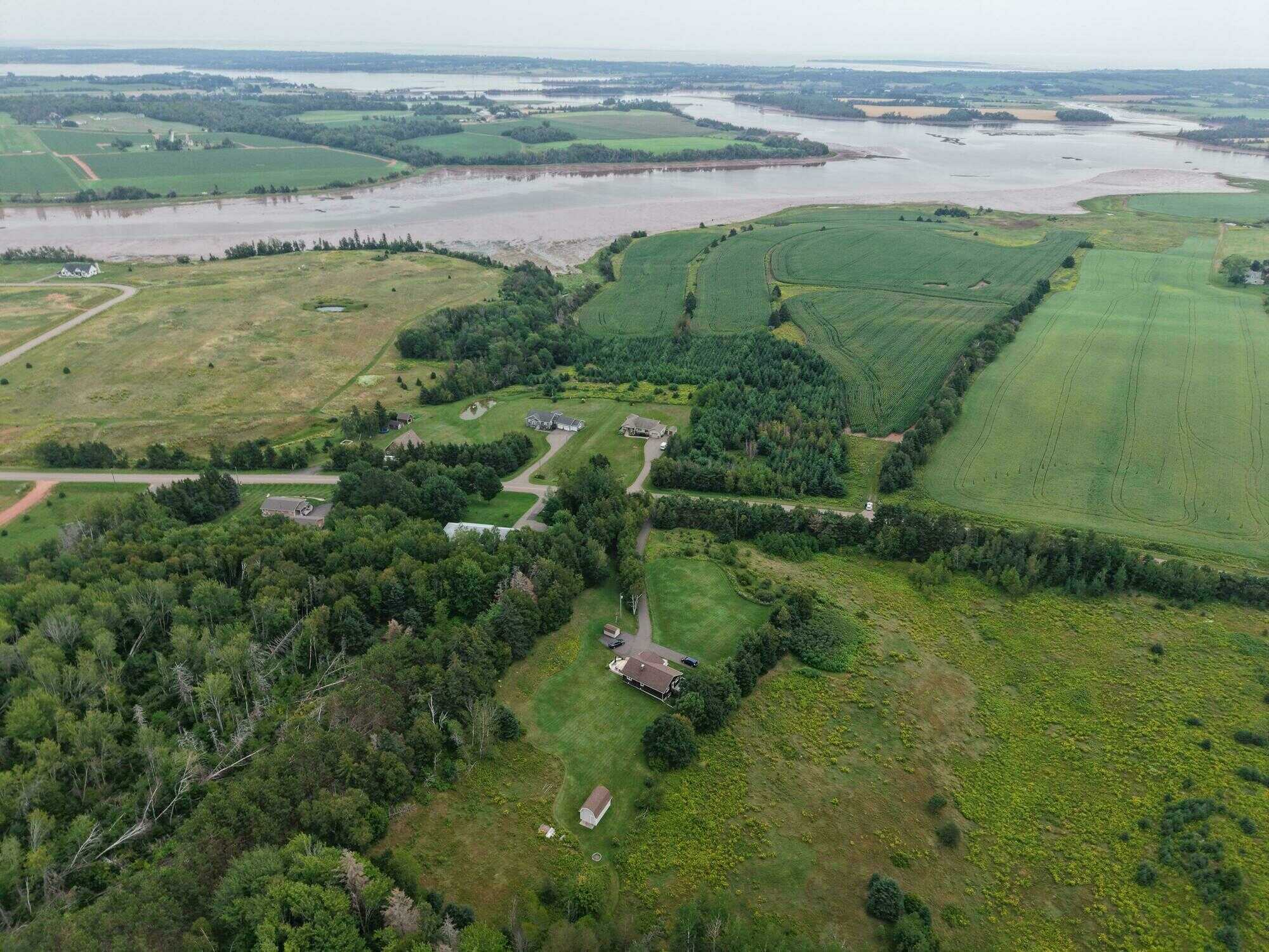 Hilltop Clyde River Retreat on 10.6 Acres 4