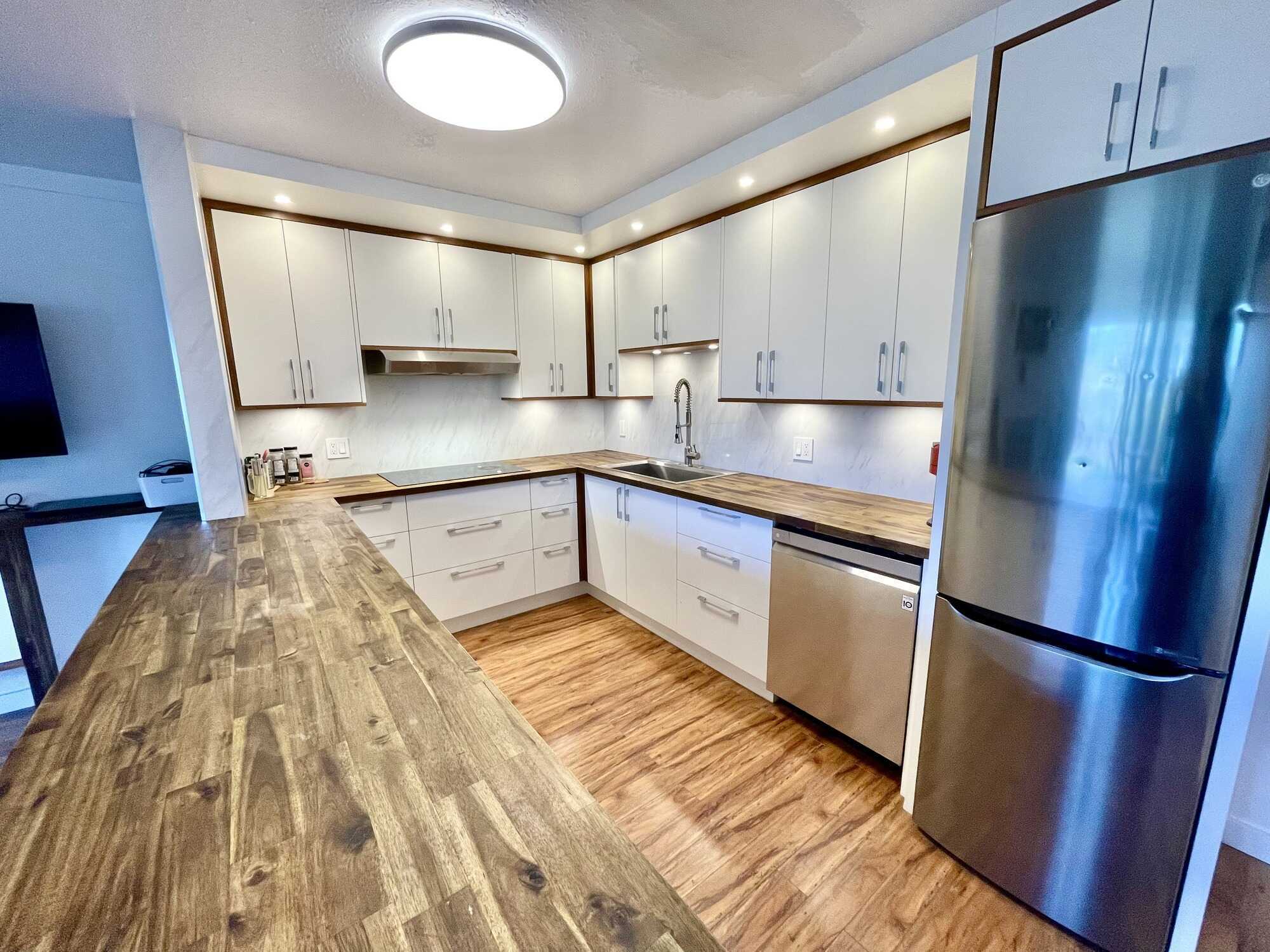 Oceanfront living in a 1 bedroom, 1 bathroom ground level condo.  Character building and a vibrant boutique community lifestyle just steps from the beach.  Enjoy a paddle at the end of your day and relax in your open concept, updated oceanside condo. 3