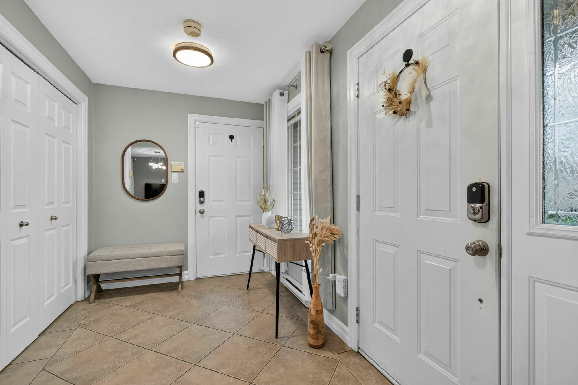 Beautiful Family Home in Sought-After Dieppe! 2