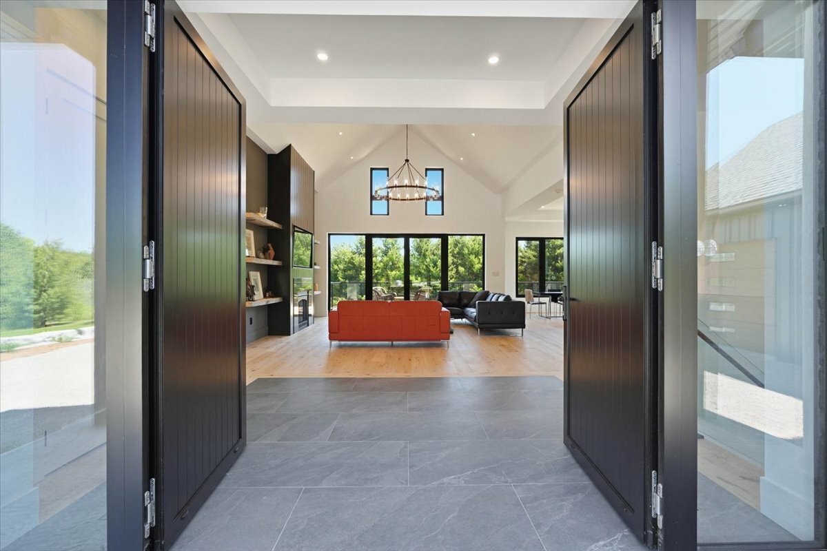 Welcome to 7 Humphries Road, an extraordinary luxury estate set on one of the most coveted streets in the renowned village of Warkworth, Ontario — recently recognized by The Globe and Mail as one of Canada’s Top 10 hidden getaway gems. 4