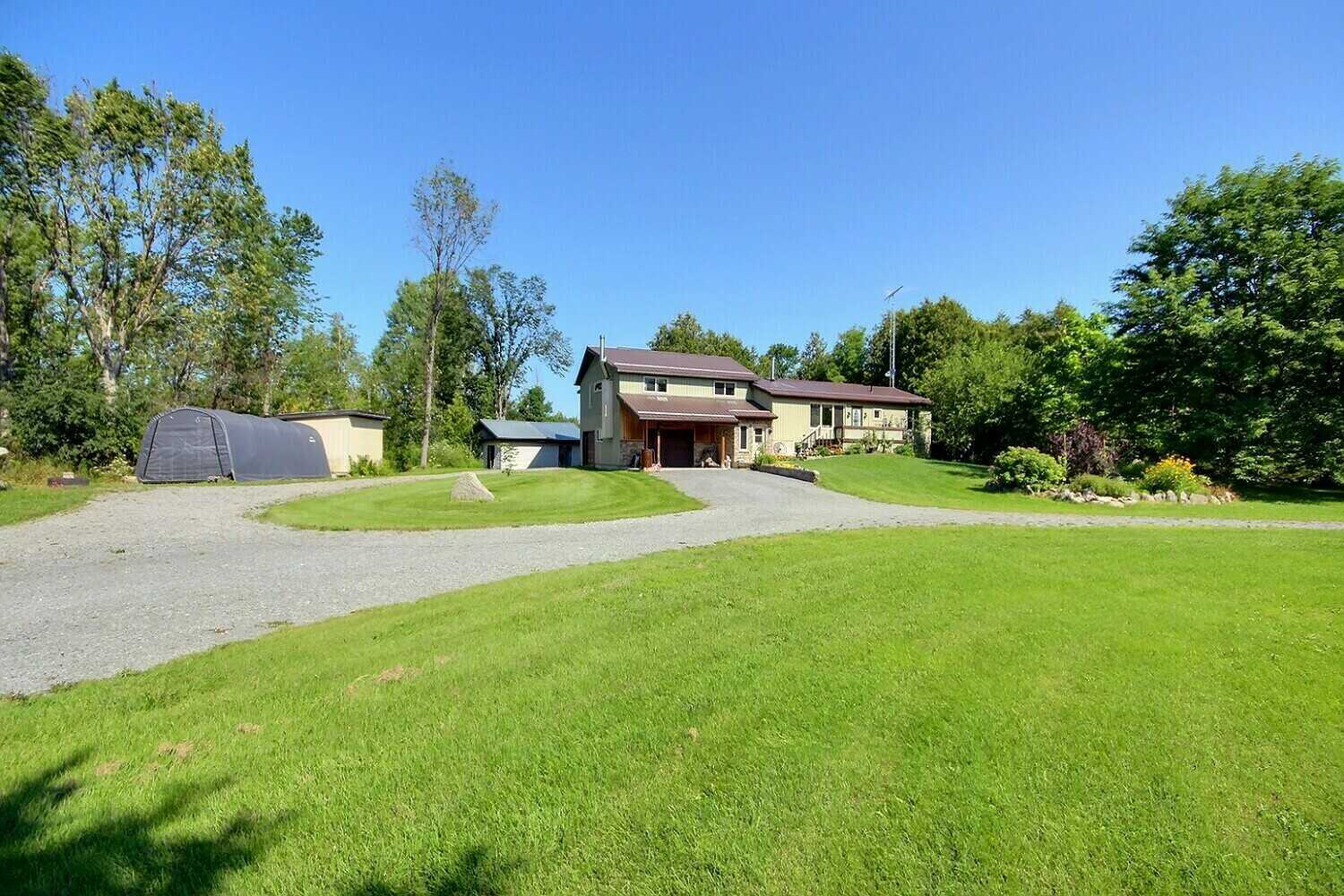4 Bedroom (3+1), 2 Bathroom Raised Bungalow on a Beautiful 100 Acre Property in Tweed. Conveniently Located 20 Minutes From Belleville and 30 Minutes to Napanee! 2