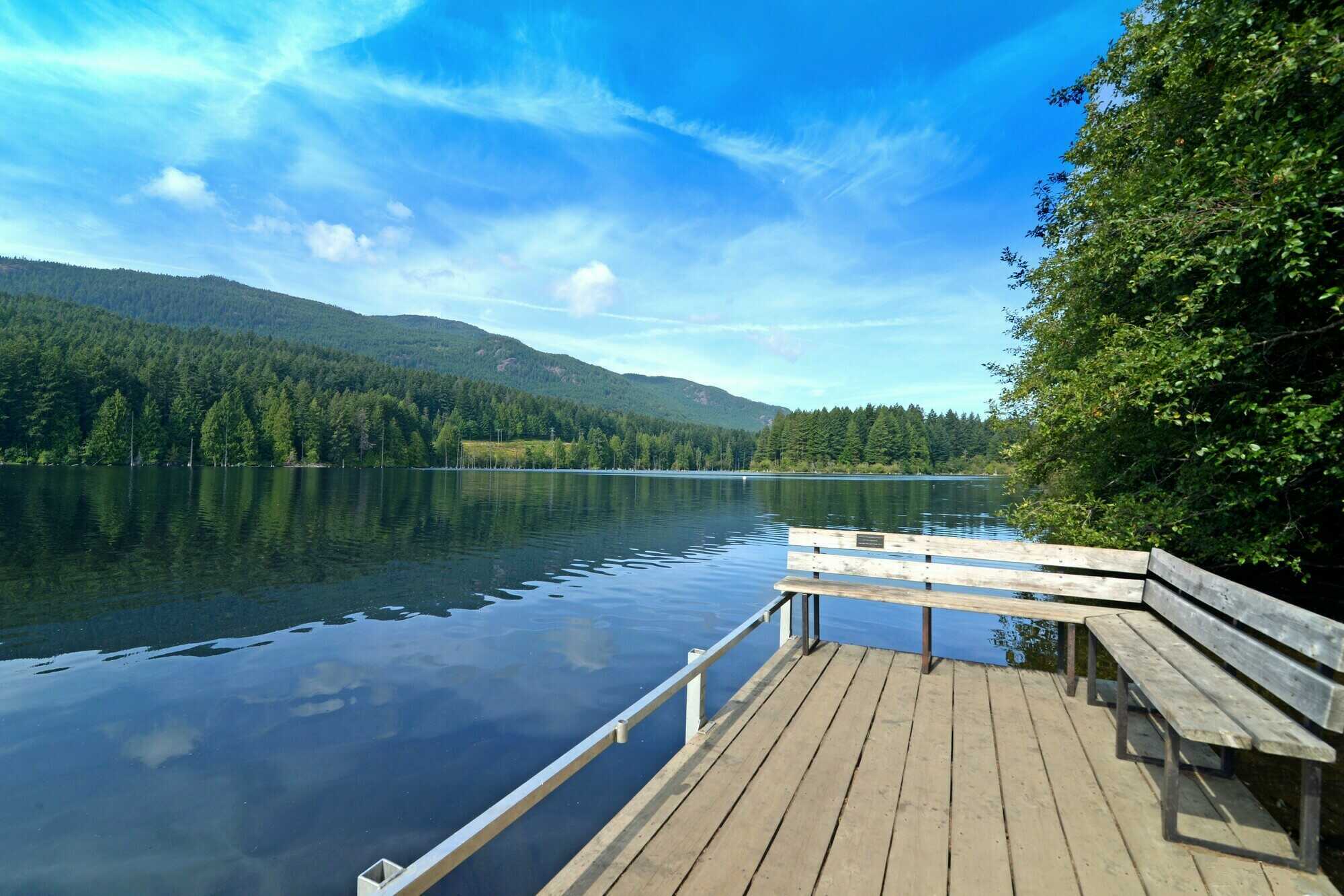 PRICED TO SELL  !! NEWLY PRICED !! 
West coast living at its finest ! Located in Nanaimo B.C in the popular and much sought after "Resort on the Lake". 4