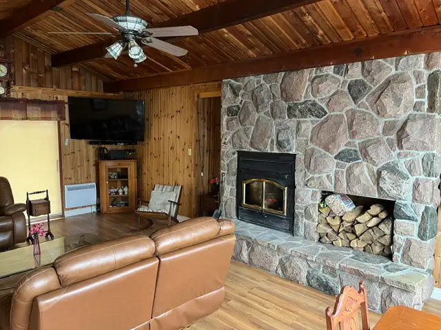Beautiful cottage on Echo lake 4