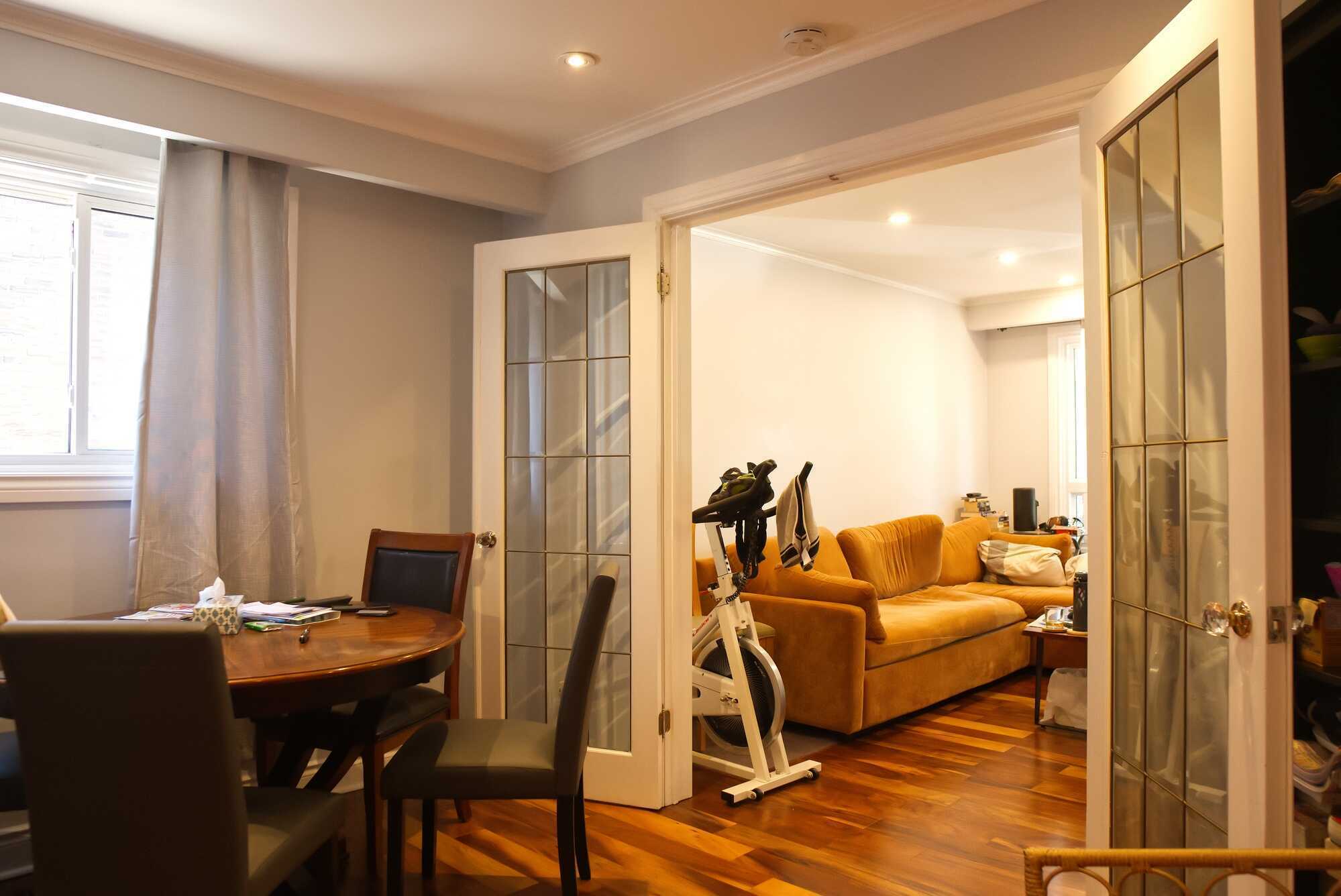3 Bedroom Detached Home Oakridge with Self Sufficient Basement Apartment 4