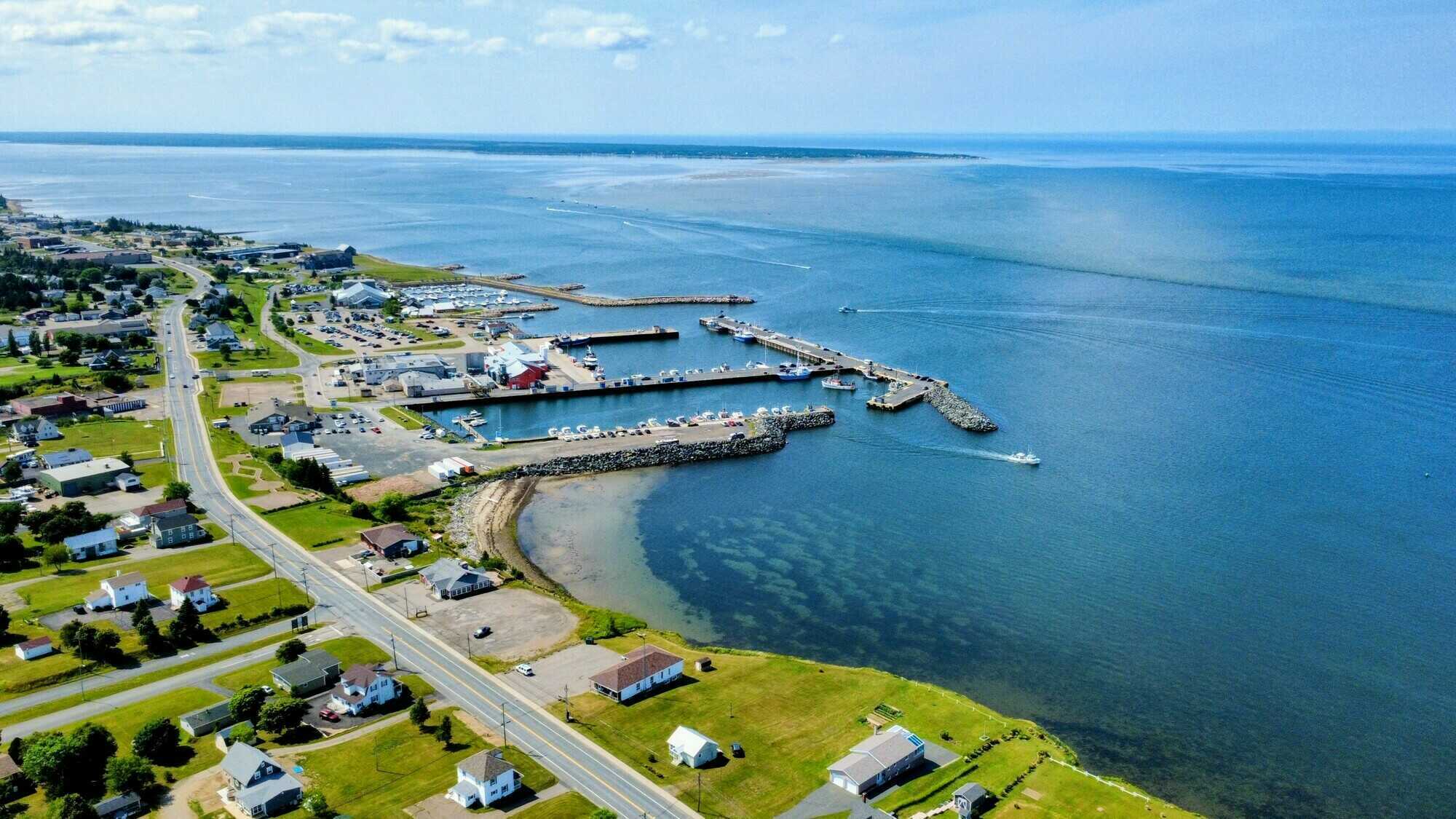 Vue sur l'océan et espace de vie familial spacieux au cœur de Caraquet ---  
Ocean Views & Spacious Family Living in the Heart of Caraquet 2