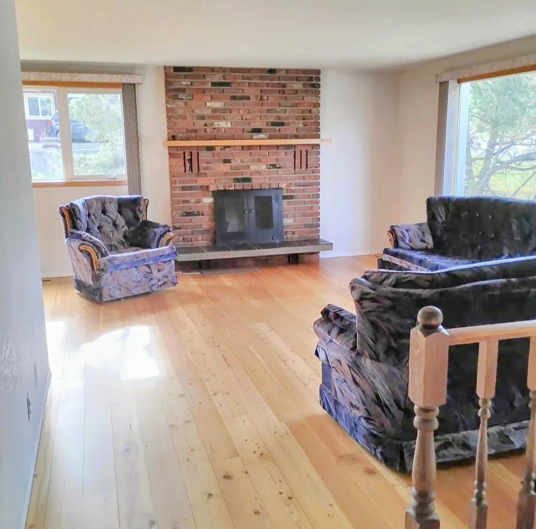 Your Vision, Your Next Chapter — 4-Bedroom Home Near Kinsmen Beach 4