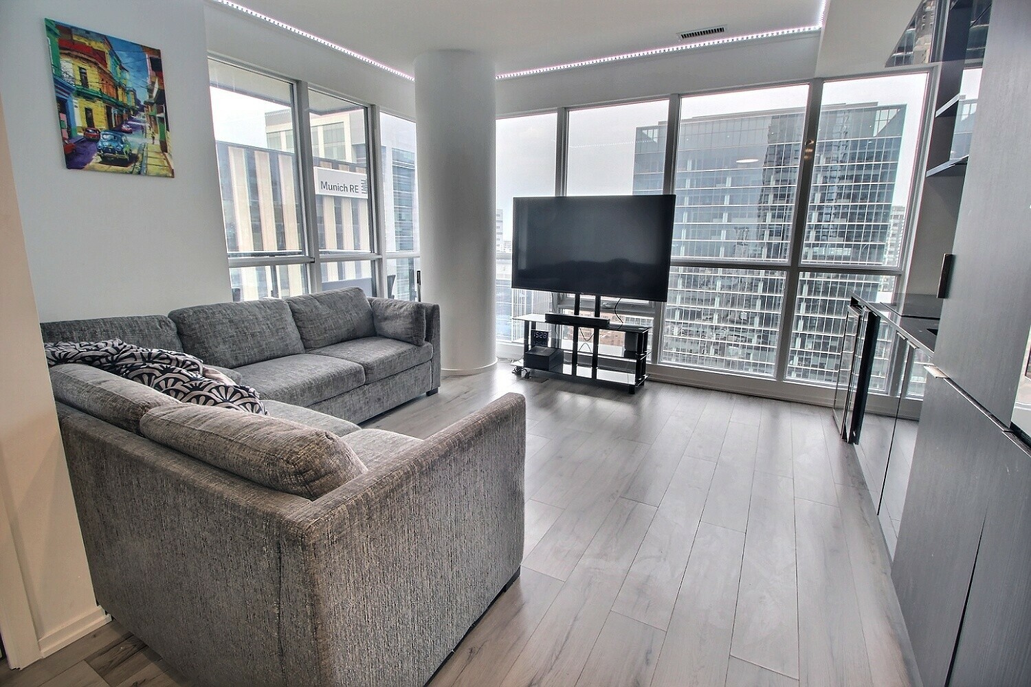 Large Corner Unit with Amazing Views 2