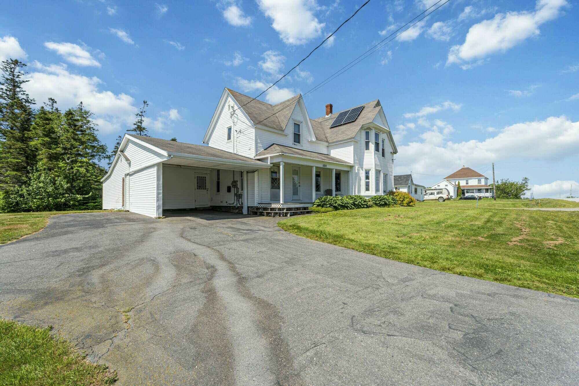 Versatile Income Property or Spacious Family Home on 3.22 Acres 4