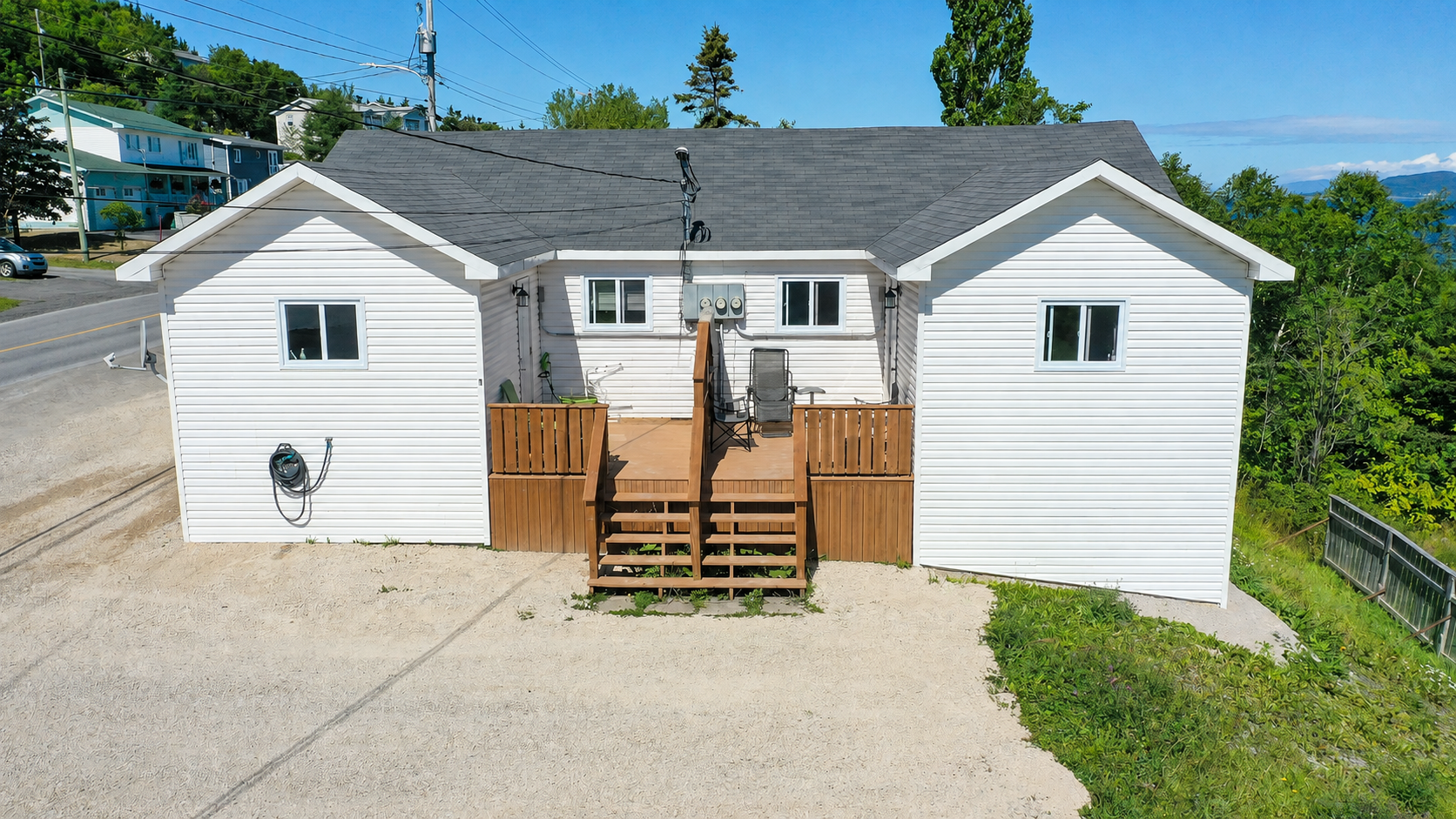 Income-producing investment property! 2