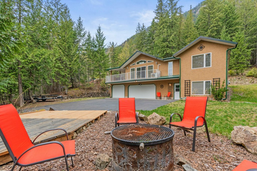 Set on a generous 1.86-acre lot in Sicamous, this property offers a rare blend of usable land and proximity to town—ideal for those looking for both lifestyle and flexibility. 5
