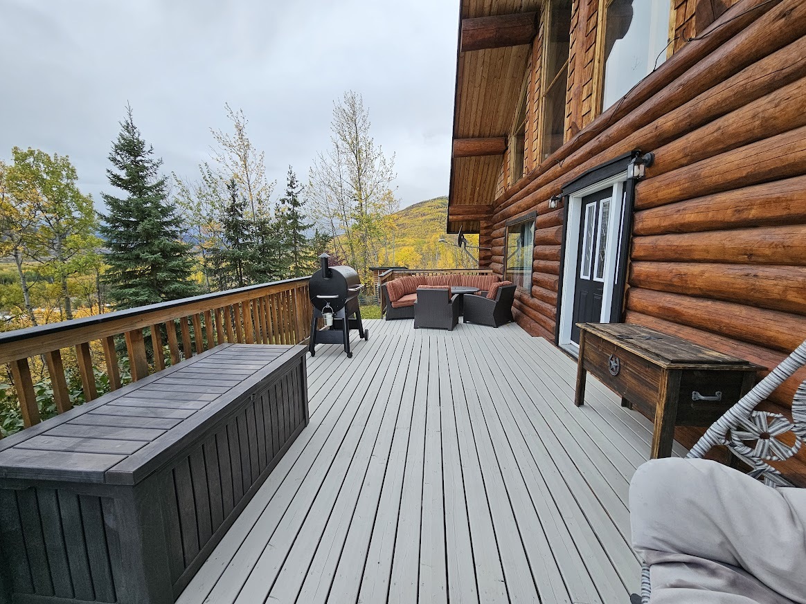 Custom Built Log Home on 40 acres 3