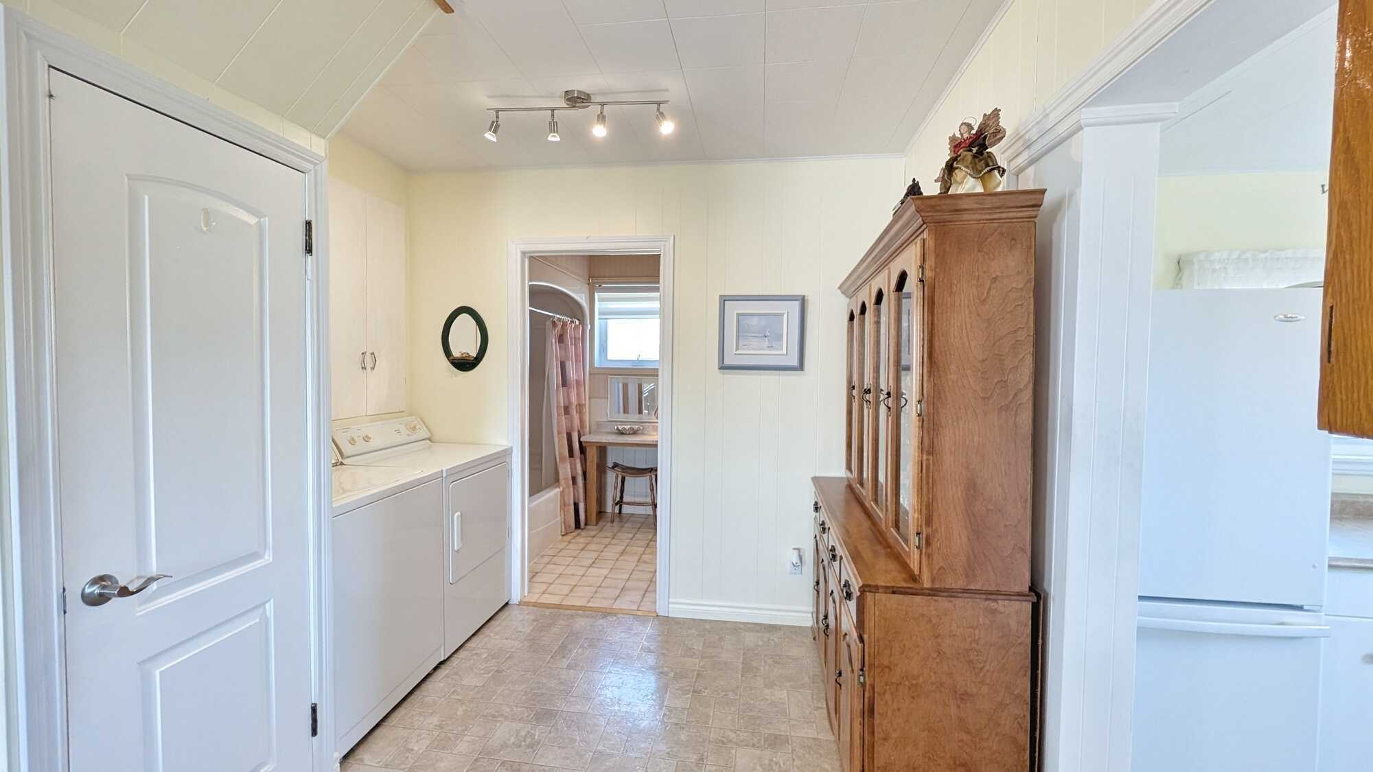 Vue sur l'océan et espace de vie familial spacieux au cœur de Caraquet ---  
Ocean Views & Spacious Family Living in the Heart of Caraquet 4