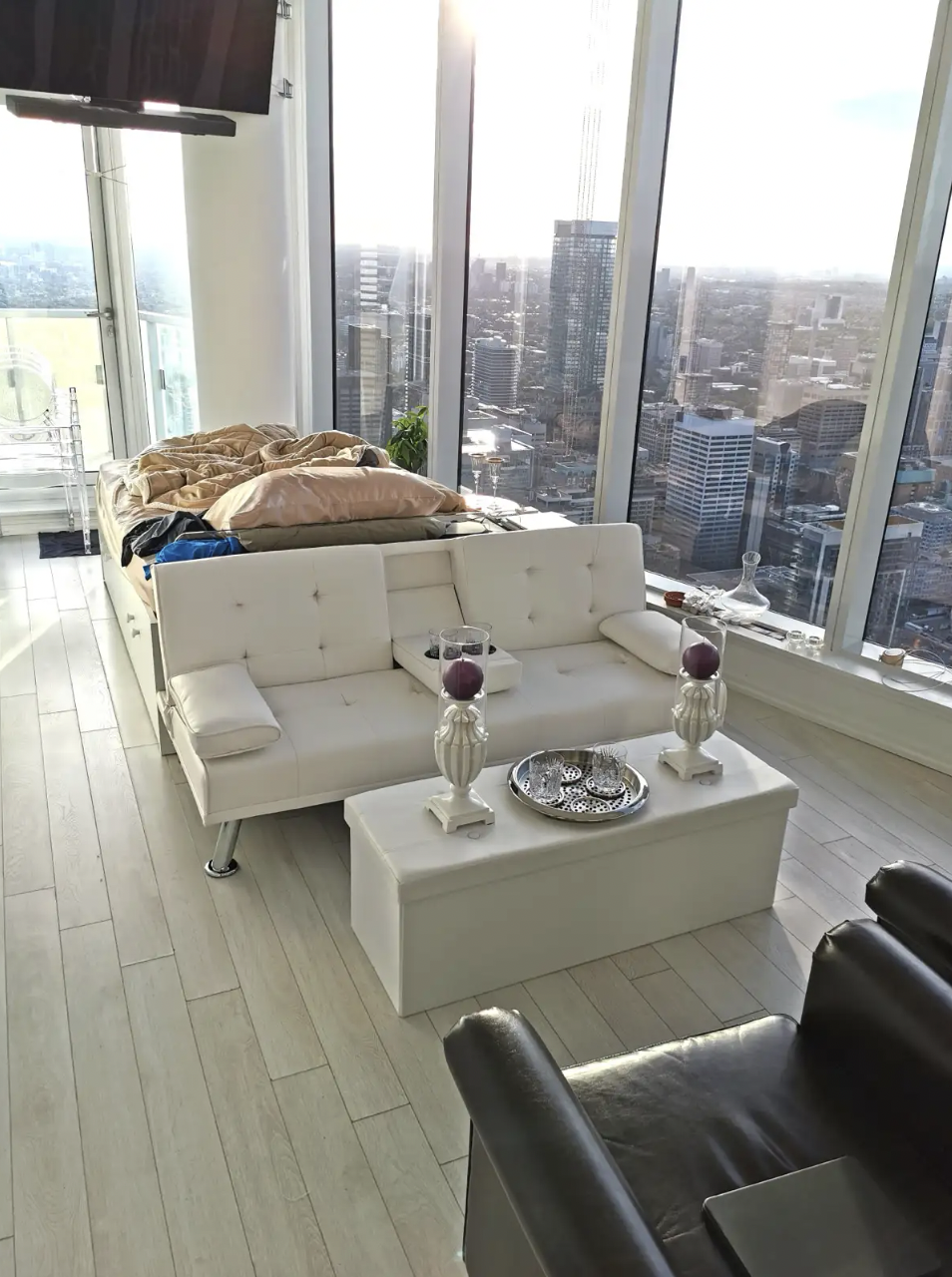 Modern Fully Furnished Top Floor Corner Studio 3
