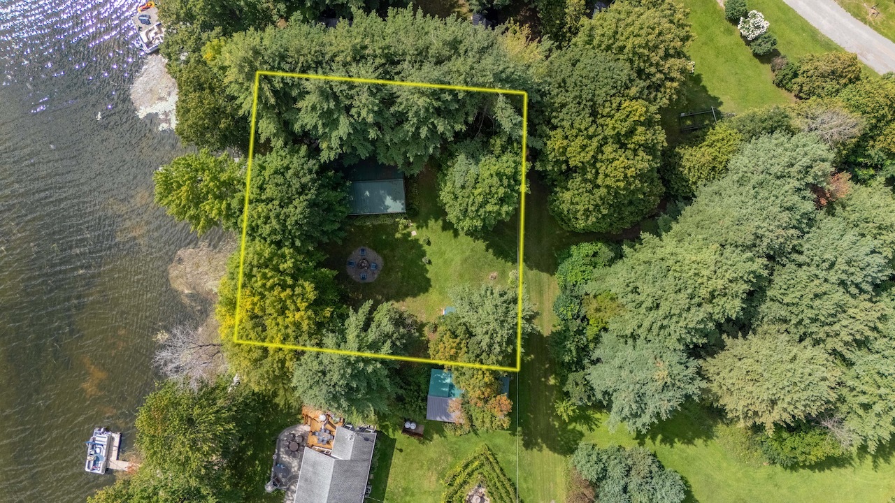 A Lakefront Lifestyle Awaits on Lower Beverley Lake! 5