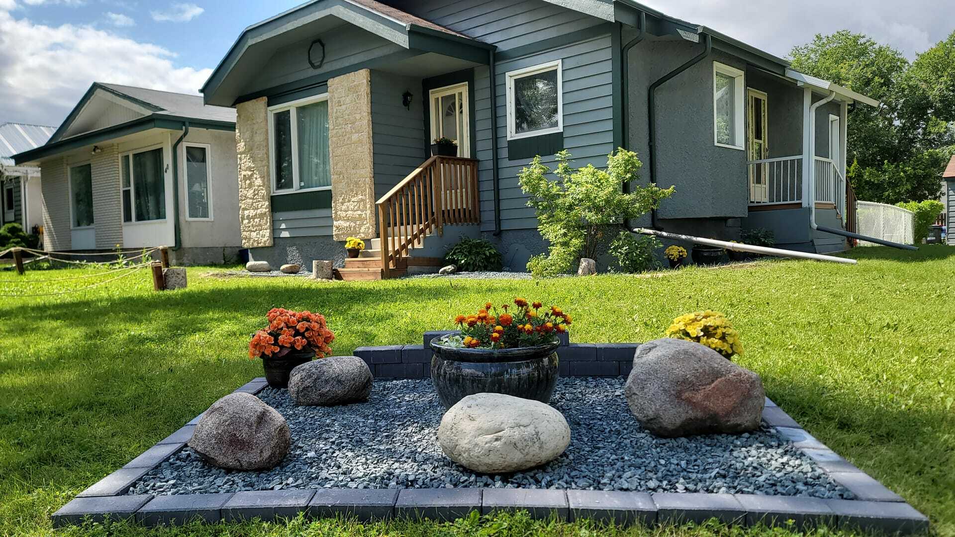 Beautiful Corner Property at 36 Queensbury Bay, Winnipeg — Perfect Family Home or Investment Opportunity! 1