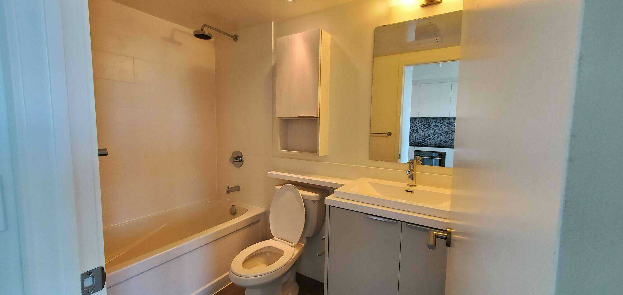 2 Sonic Way, 1708, Toronto 4