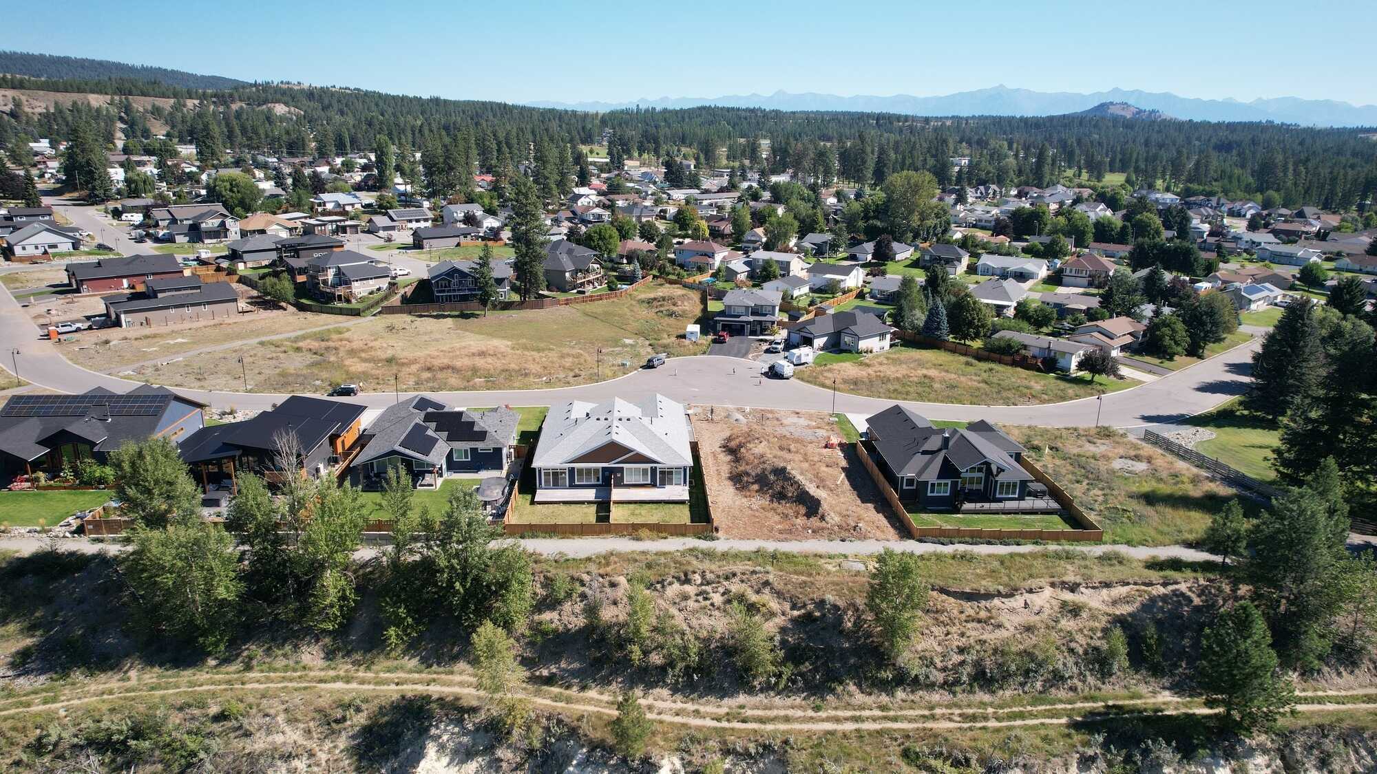 Welcome to an easy-care dream home with breathtaking views of the mountains and the St. Mary’s River below. 5