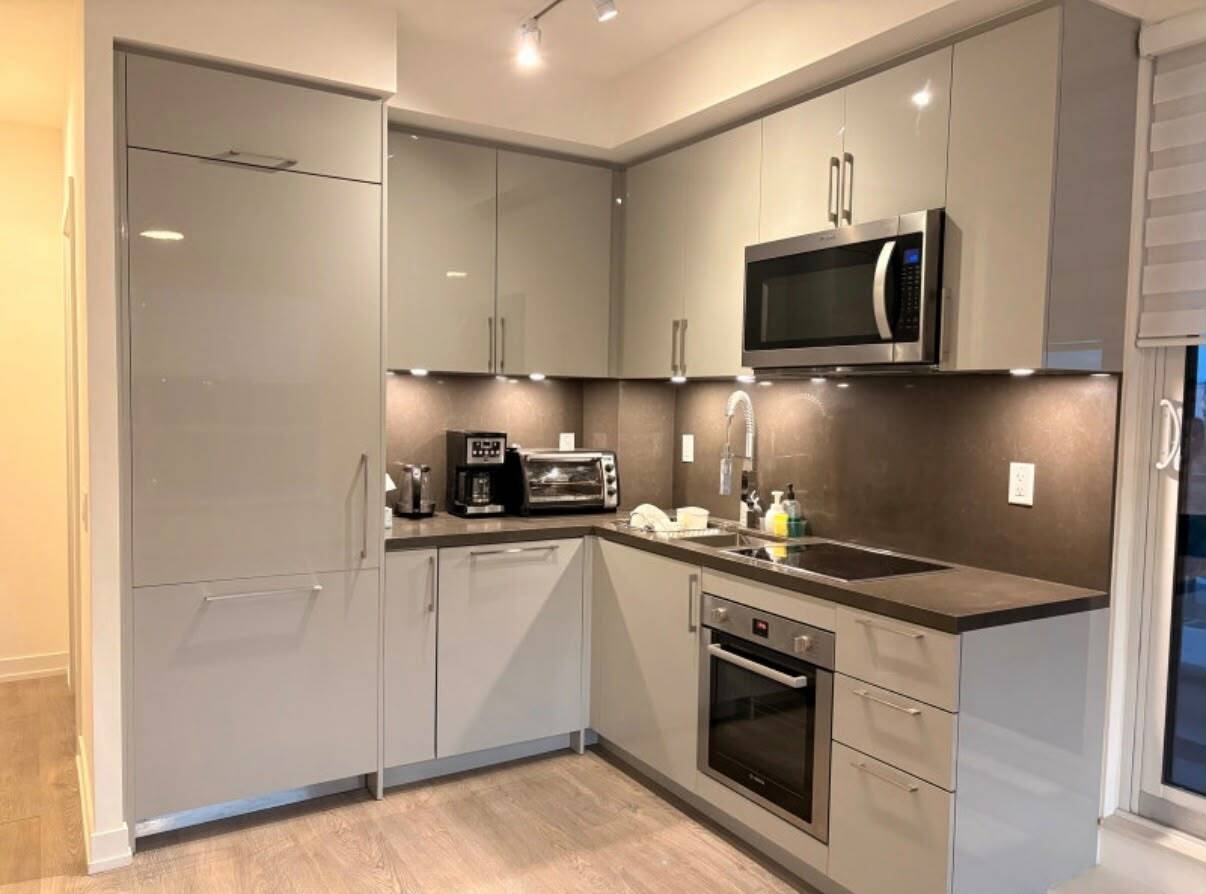 Prime Yonge & Steeles 2-Bed, 2-Bath Condo with Parking, Locker & Live/Work Potential 5