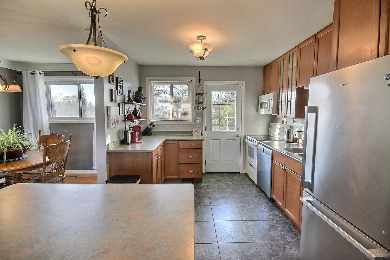 Park-Backed 4 Bedroom Side Split on Quiet East Belleville Crescent 4