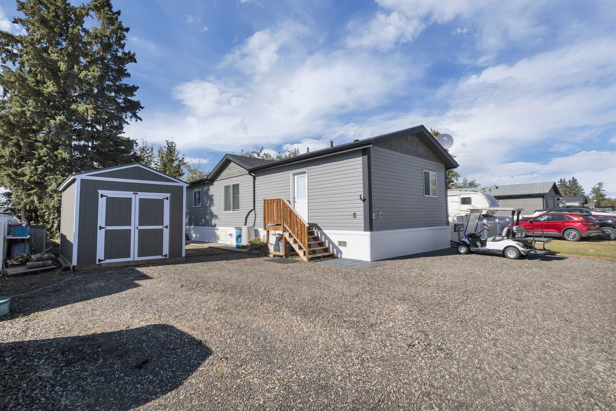 Year Round Lake Lifestyle ~ Lake Property ~ Over 1500 sq ft ~  A/C ~ DeGraff's RV Resort ~ Great Amenities 4
