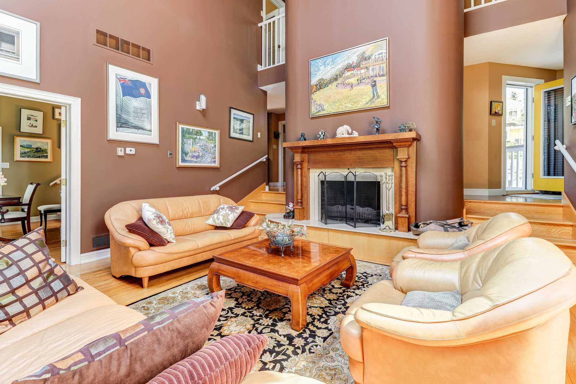 94 Waterford Bridge Road 

Prestigious Area, Beautiful Landscaping, All The Extras!! 4