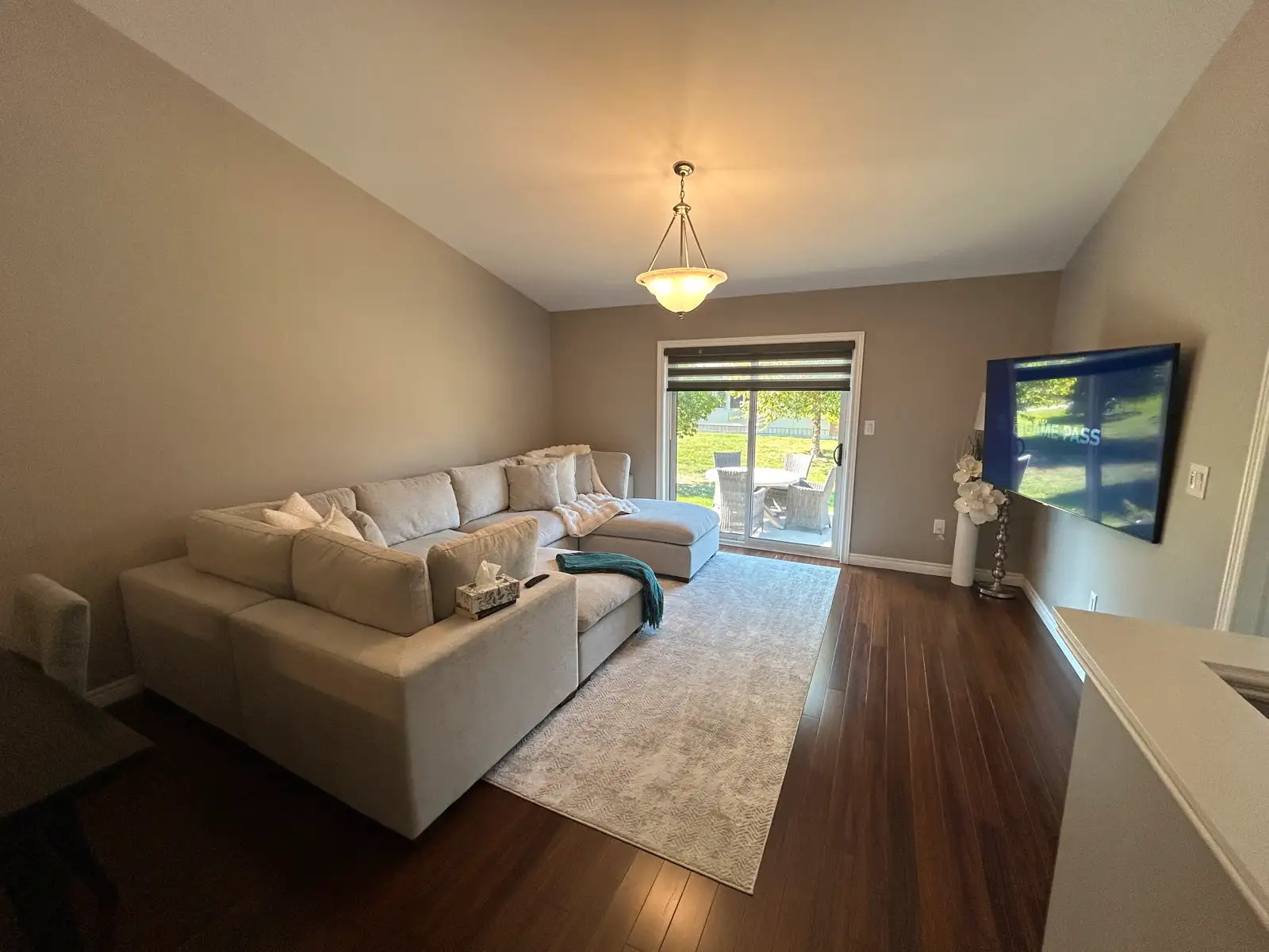Beautiful Townhouse in Lasalle!!! 5