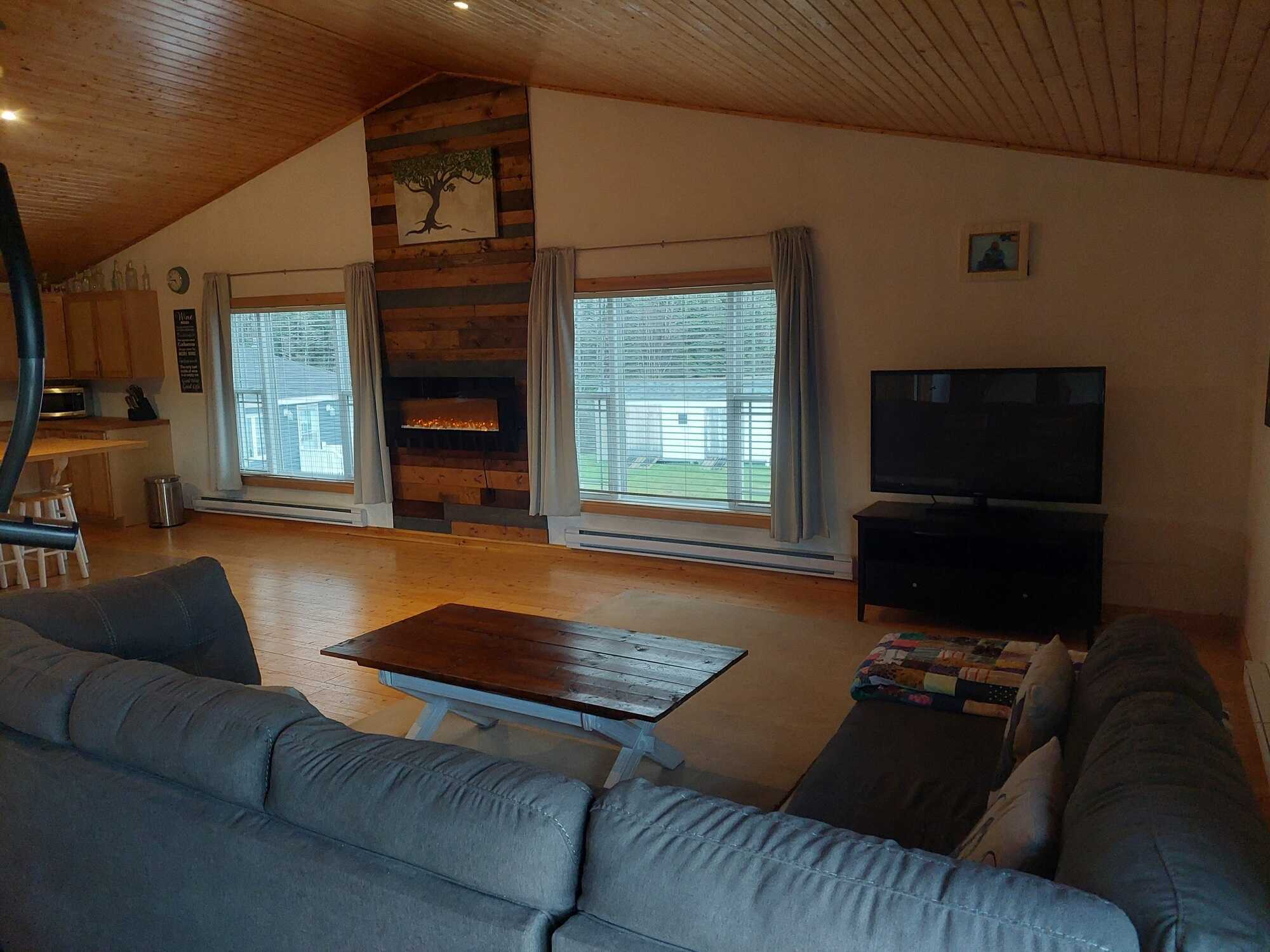 Beautiful custom built vacation home in Gros Morne National Park!! 2