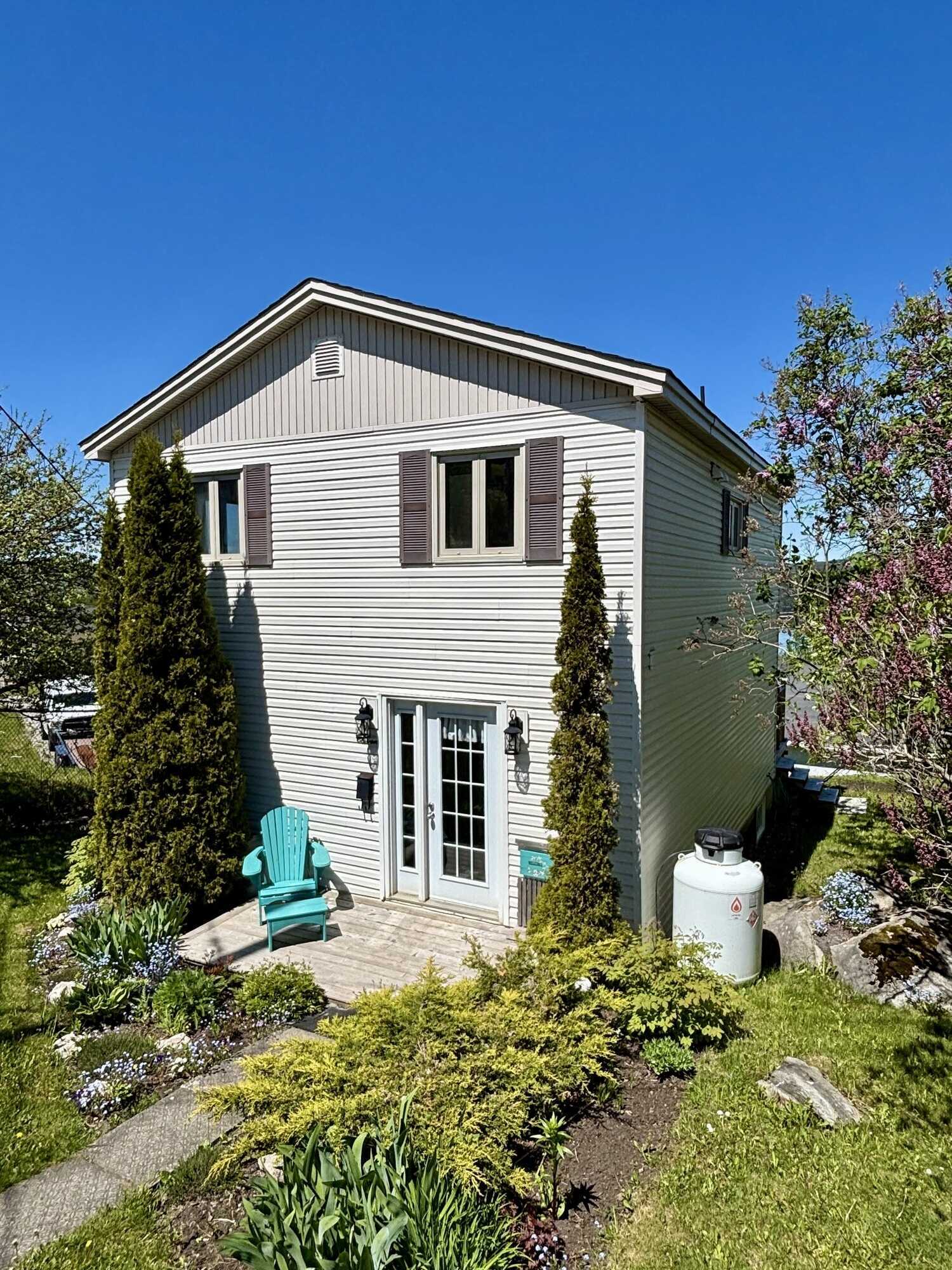 Move right into this beautifully renovated 3-bedroom (potentially 4), 1.5-bath home located in a highly desirable area of the city. 2