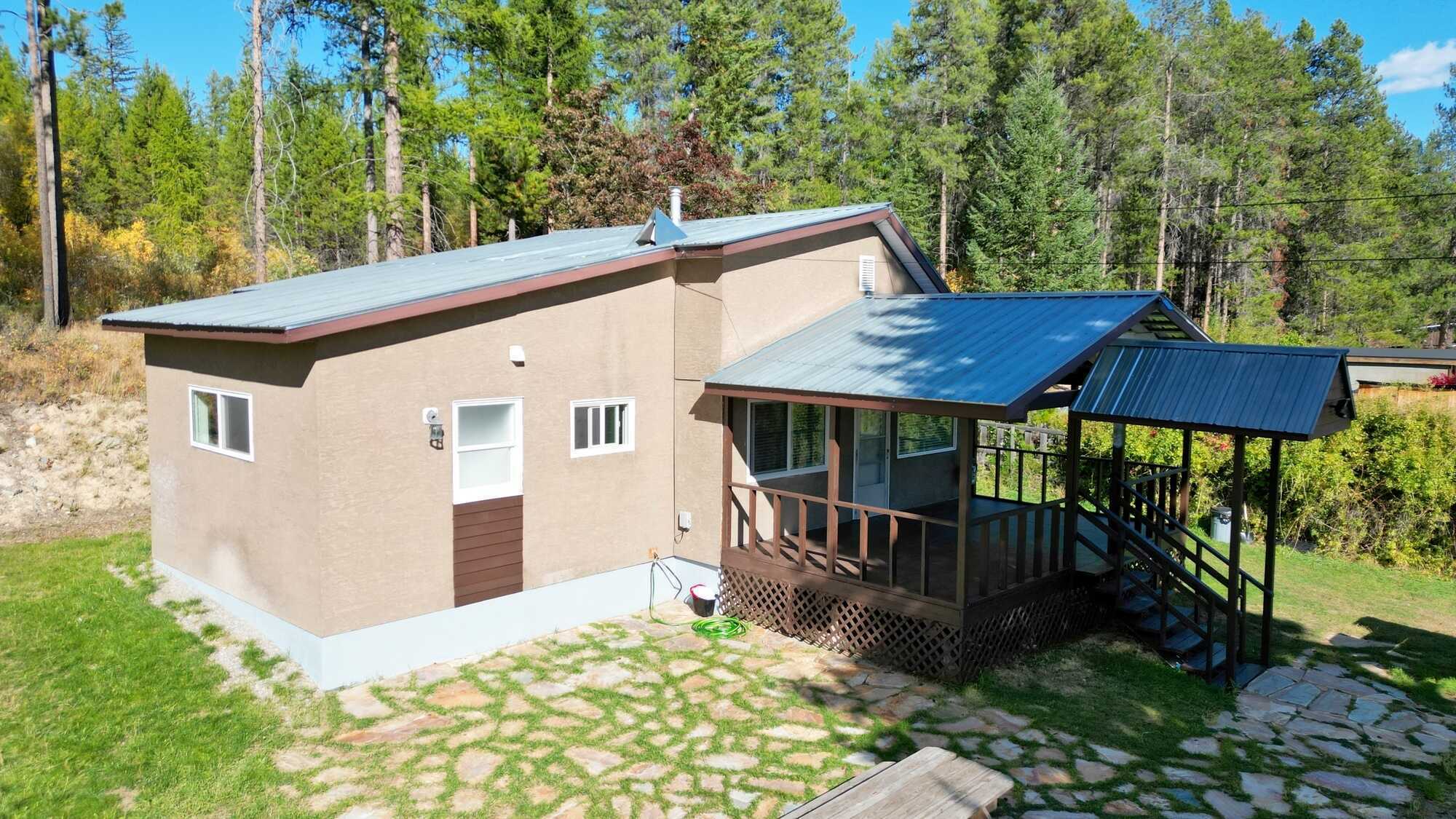 Charming Country Acreage with Modern Comforts Near Town 2