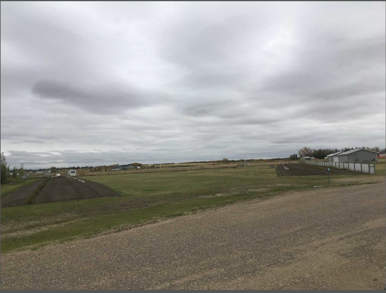 Build your dream home! Country living on Stettler's doorstep. 5
