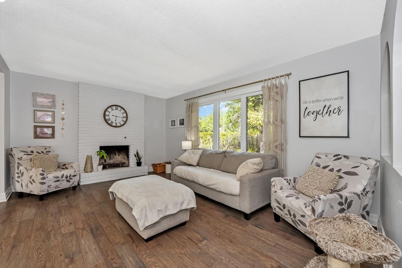 Multi Family Home - Duplex - In lawsuit. Spacious 4-Bed Family Home with a separate one-bedroom apartment. 3