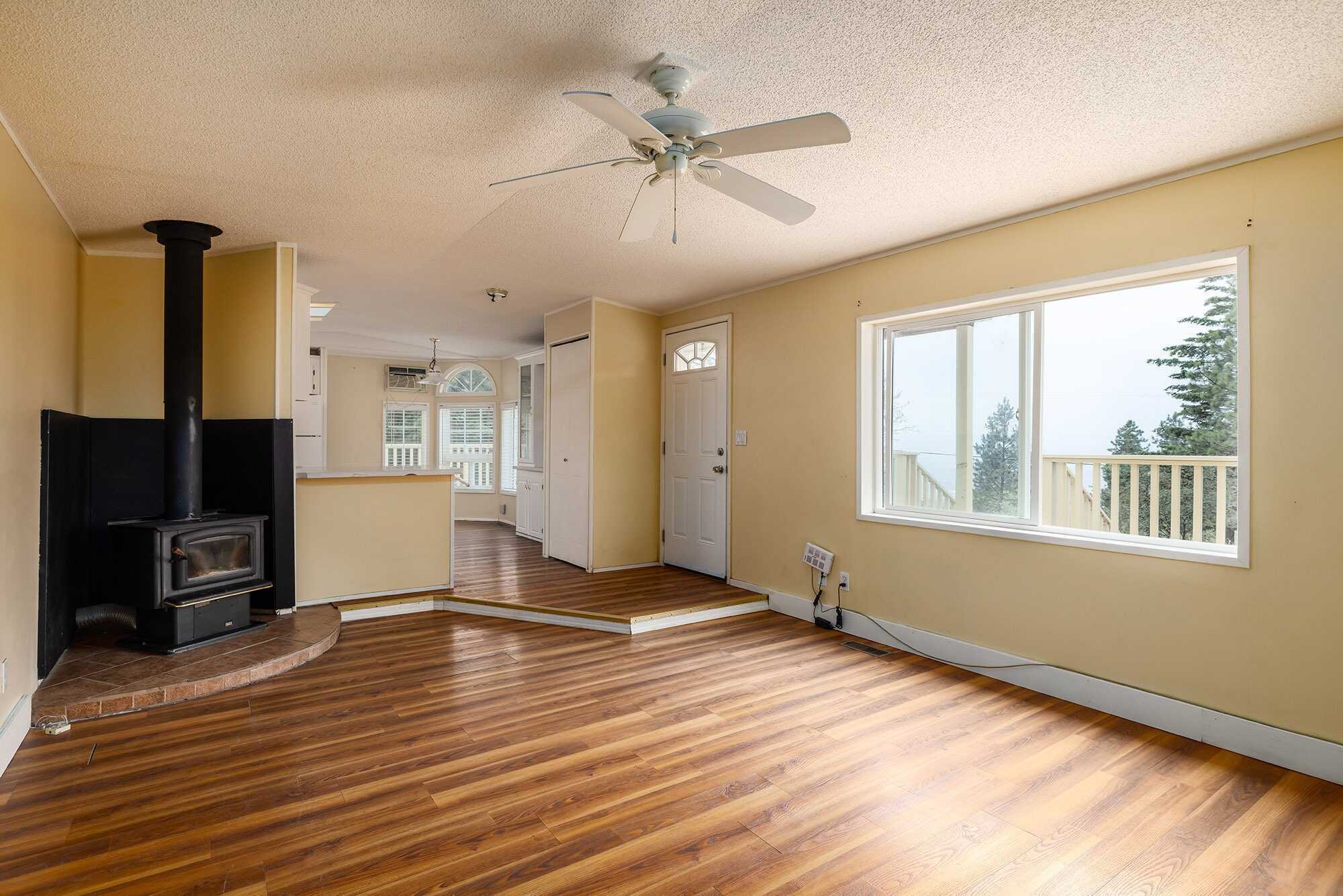 Manufactured home on 10.1 acres with panoramic views from Ellison overlooking the airport, city, lake and valley 2