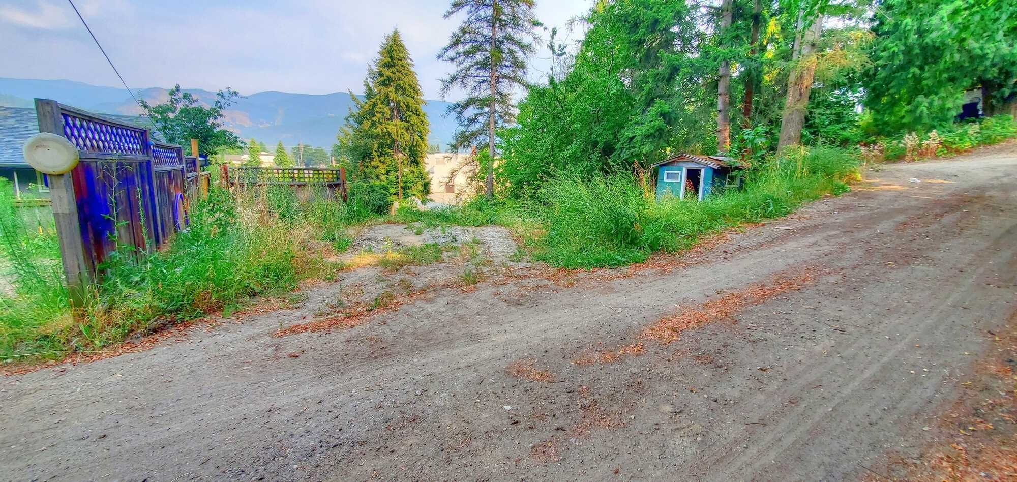 HIGHLY MOTIVATED!  BRING REASONABLE OFFERS!!!!  RIGHT IN THE HEART OF CASTLEGAR! Benched VACANT city lot!  Ideal location for a new family home! Walk to all amenities & schools! Right next to city transit 2