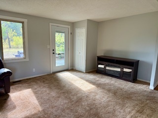 Spacious Acreage in a Family-Friendly Area 5