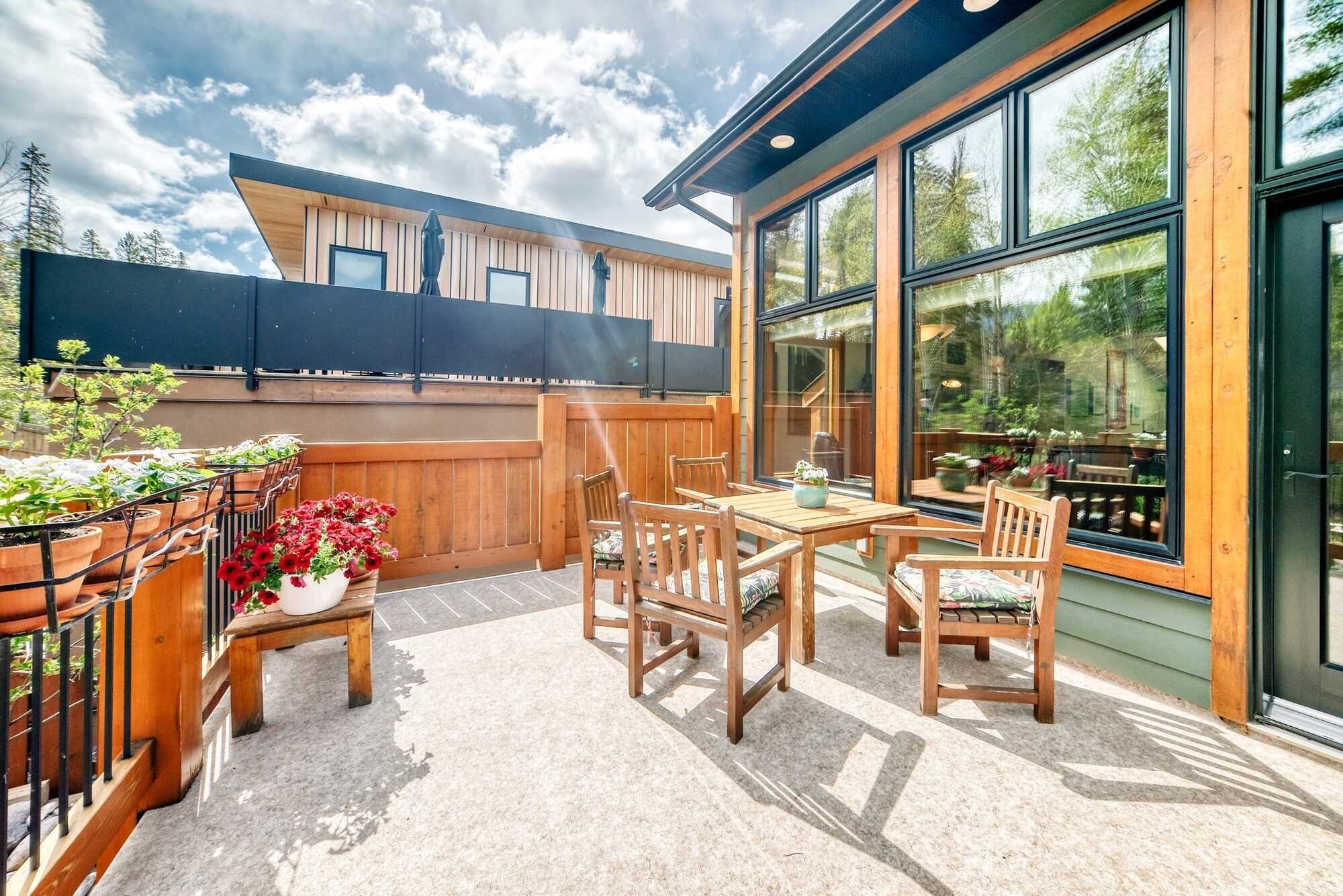Custom Luxury on Hospital Hill with Soaking Tub, Views & Exceptional Craftsmanship 3