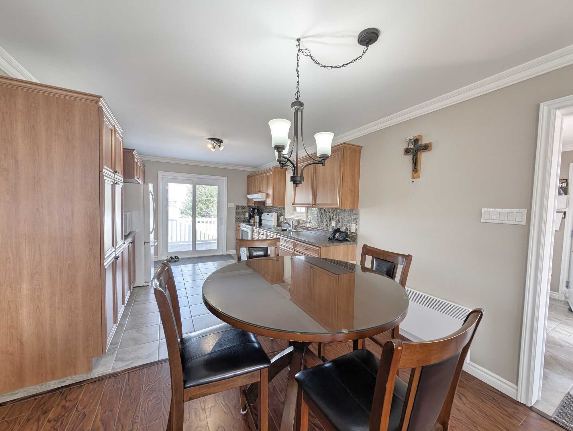 Maison clé en main à deux pas du centre-ville de Tracadie! // Move-in Ready Home Just Minutes from Downtown Tracadie! 3