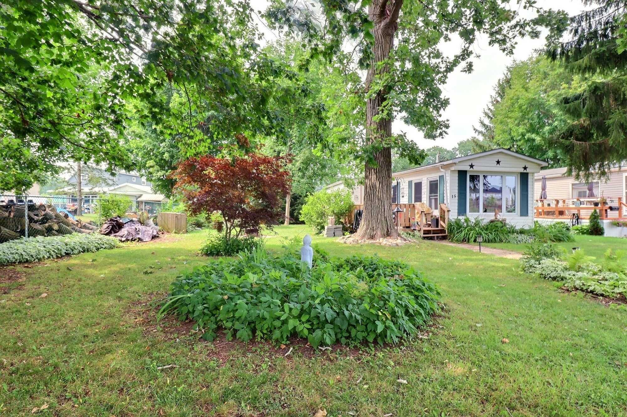 Thorndale's Best Kept Secret – Affordable Living on a Premium End Lot! 2
