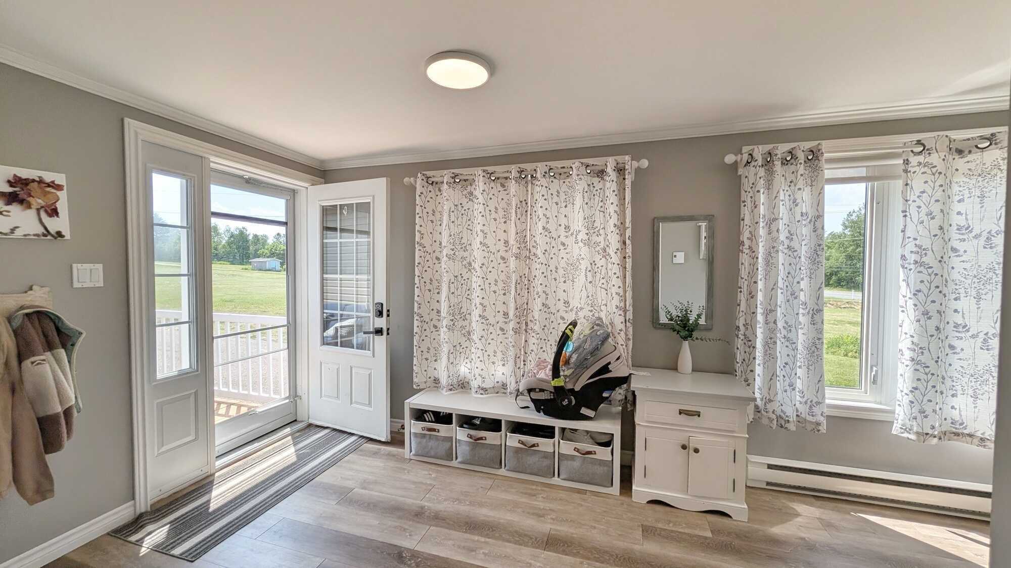 Maison chaleureuse, rénovée et prête à accueillir votre famille! 2