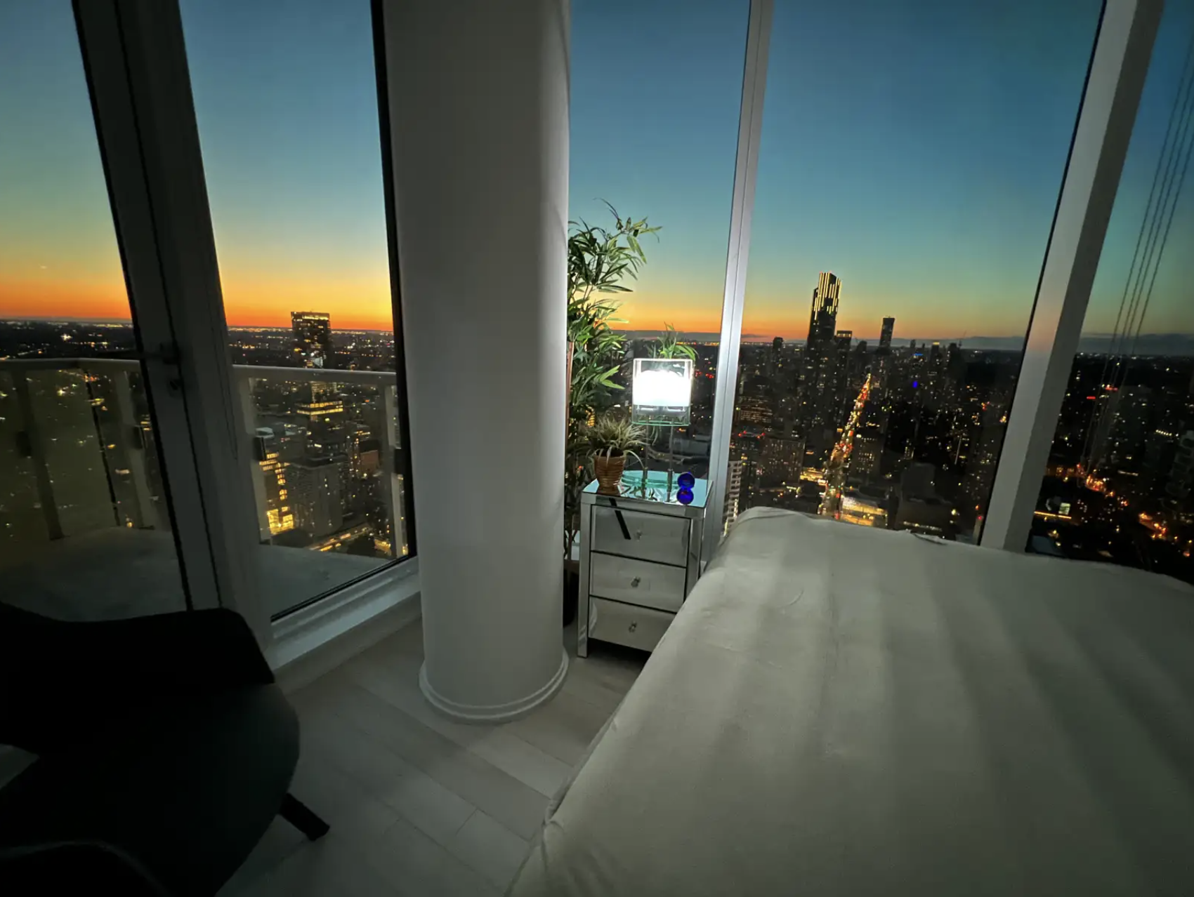 Modern Fully Furnished Top Floor Corner Studio 5
