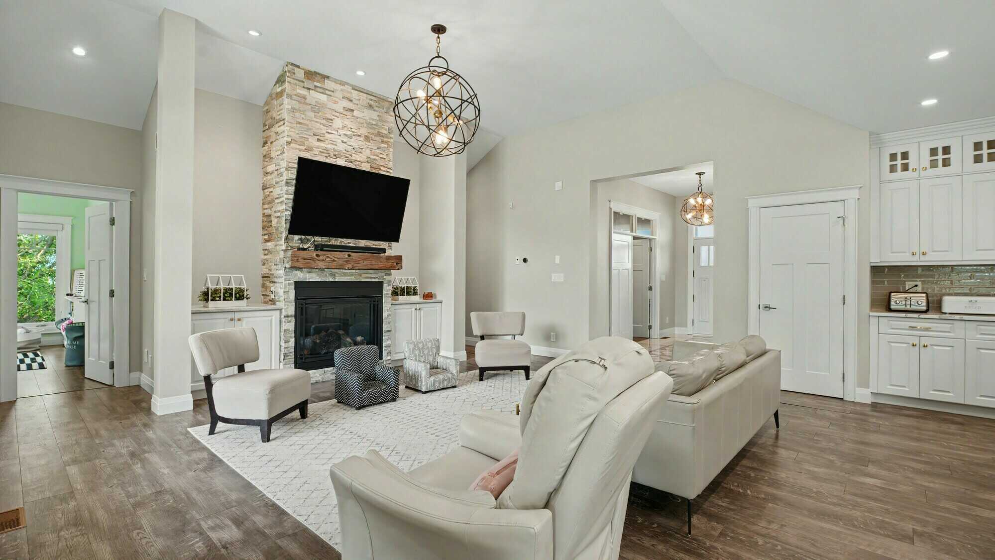 Custom-Built Executive Home on an Impressive Lot with Deeded Water Access | 5 Bedrooms, 4.5 Baths, 3-Car Garage & Luxury Finishes Throughout 2