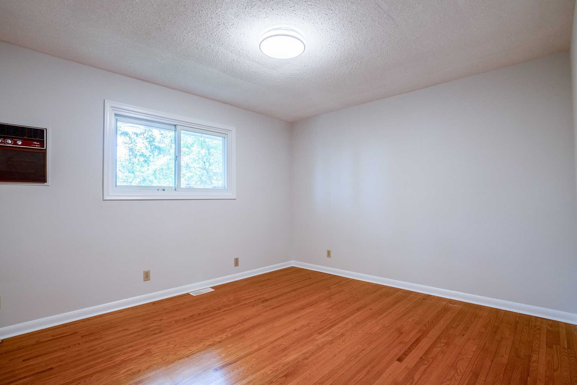 Spacious 4-Bedroom Backsplit with Fenced Yard in Town 3