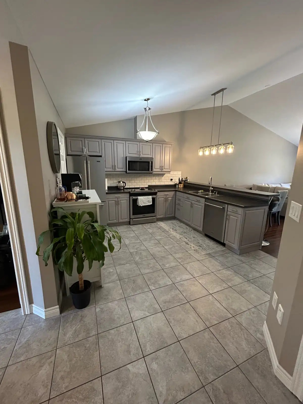 Beautiful Townhouse in Lasalle!!! 2