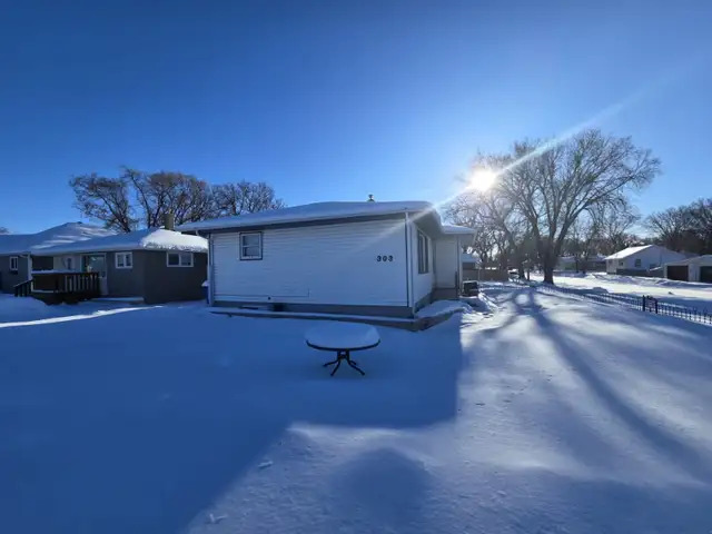 Affordable 4-Bedroom Bungalow in Canora – Move-In Ready 2